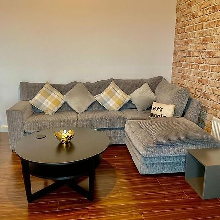 2 Bedroom City-Centre Apartment With Free Parking เบลฟาสต์ ภายนอก รูปภาพ