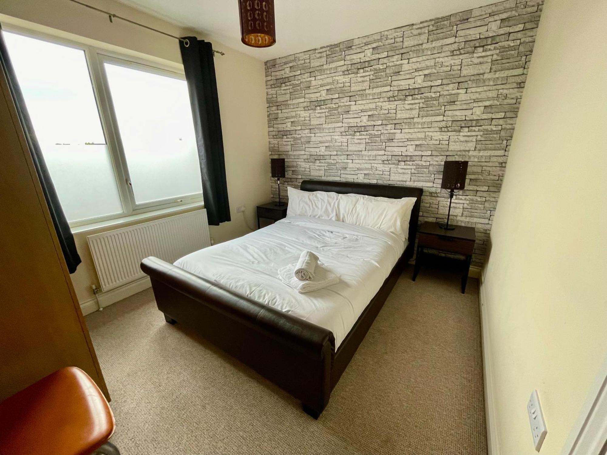 2 Bedroom City-Centre Apartment With Free Parking เบลฟาสต์ ภายนอก รูปภาพ