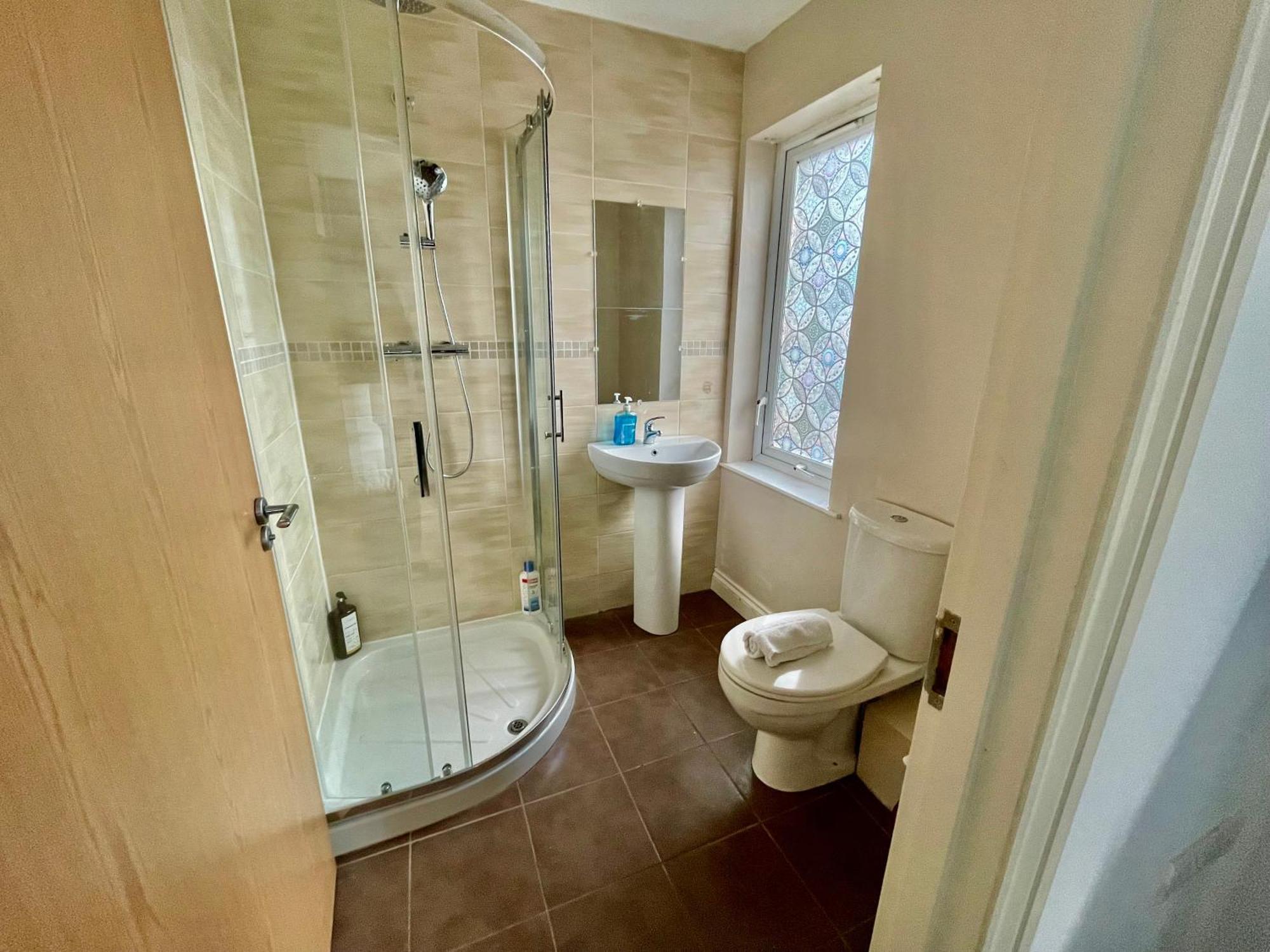 2 Bedroom City-Centre Apartment With Free Parking เบลฟาสต์ ภายนอก รูปภาพ