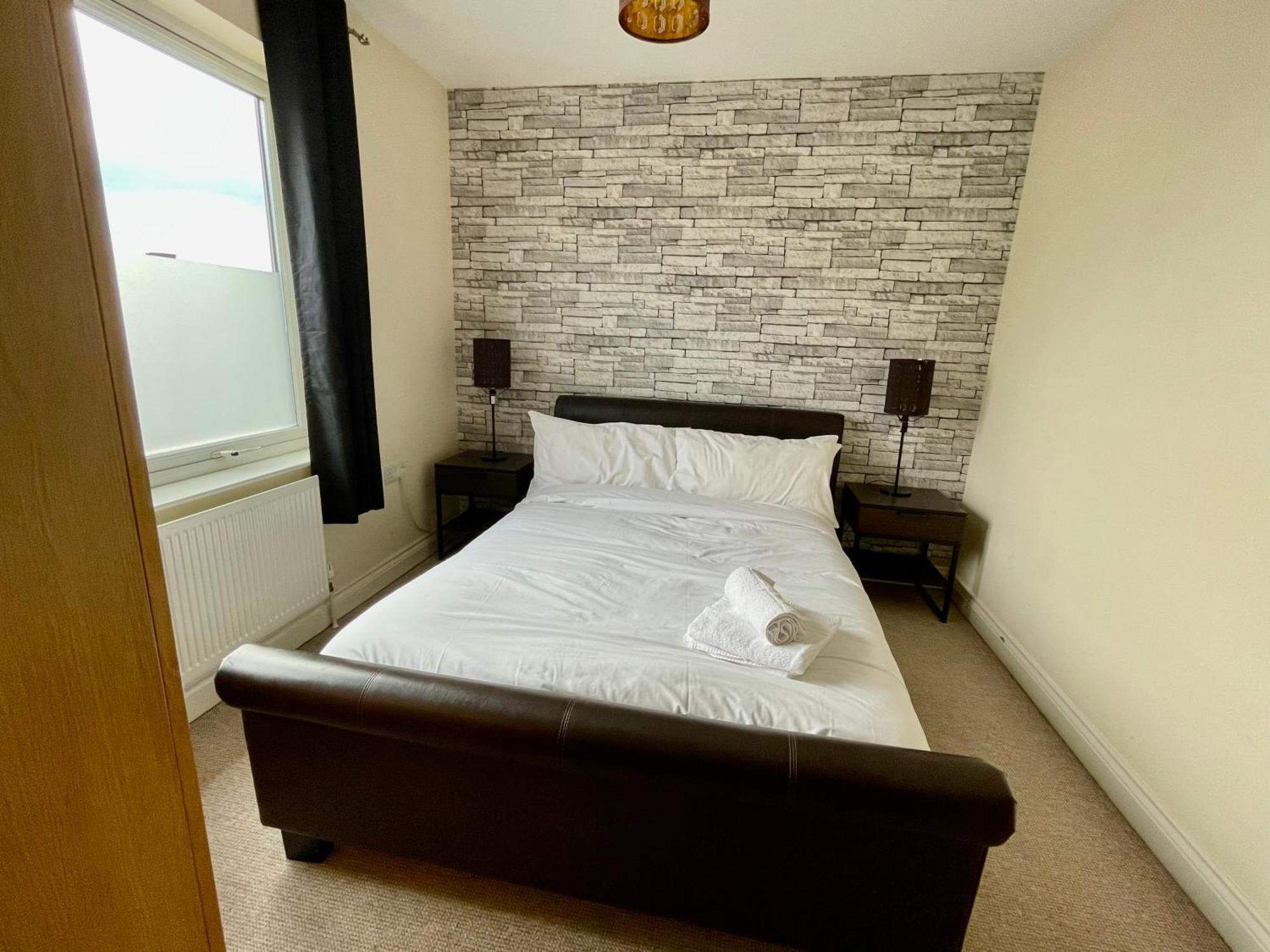 2 Bedroom City-Centre Apartment With Free Parking เบลฟาสต์ ภายนอก รูปภาพ