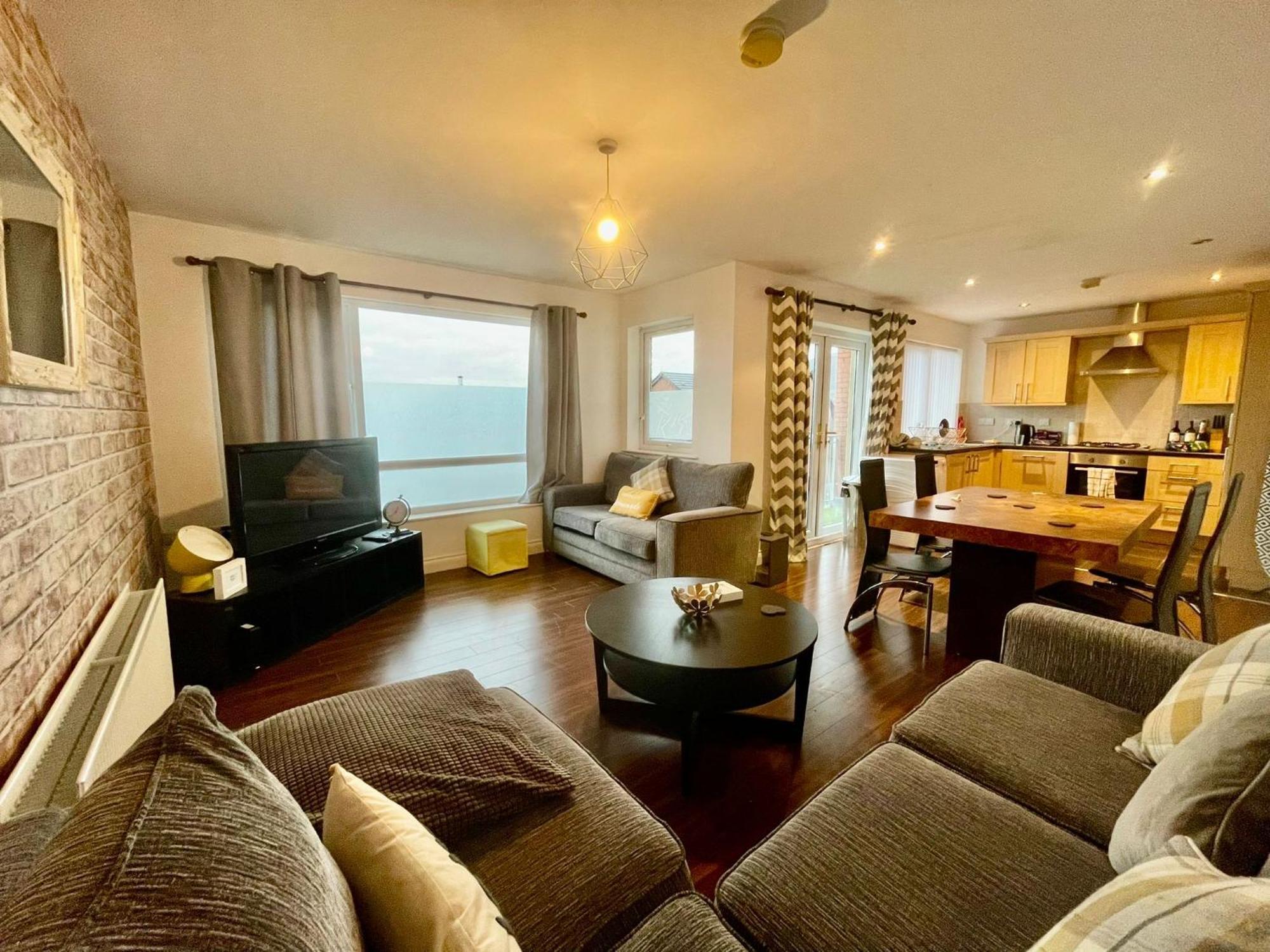2 Bedroom City-Centre Apartment With Free Parking เบลฟาสต์ ภายนอก รูปภาพ