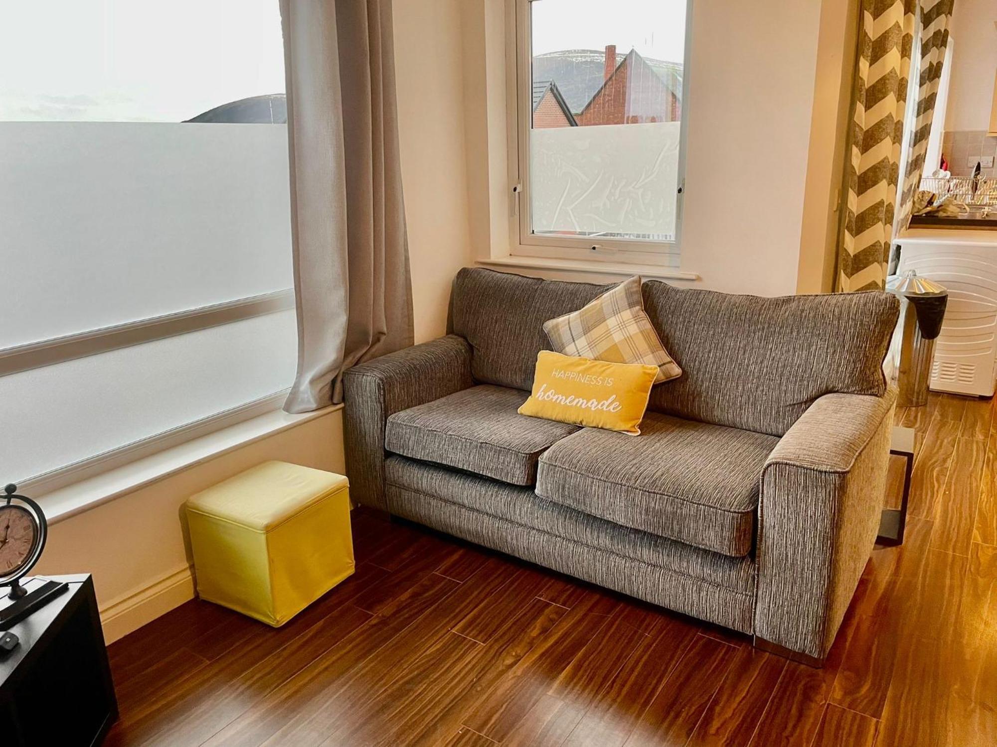 2 Bedroom City-Centre Apartment With Free Parking เบลฟาสต์ ภายนอก รูปภาพ