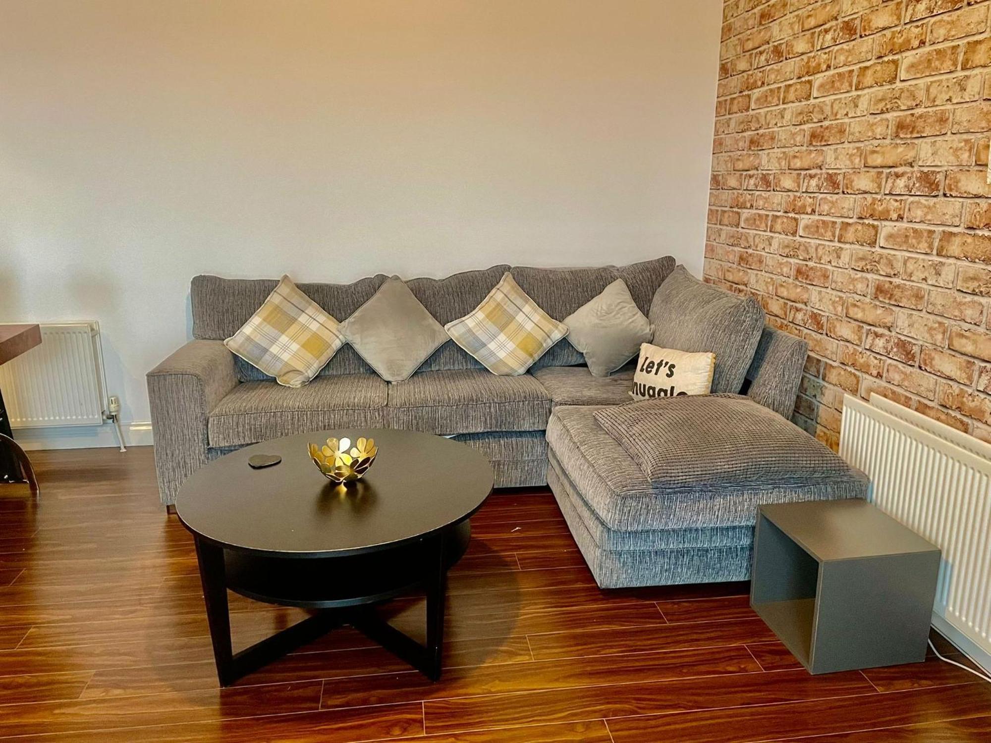 2 Bedroom City-Centre Apartment With Free Parking เบลฟาสต์ ภายนอก รูปภาพ